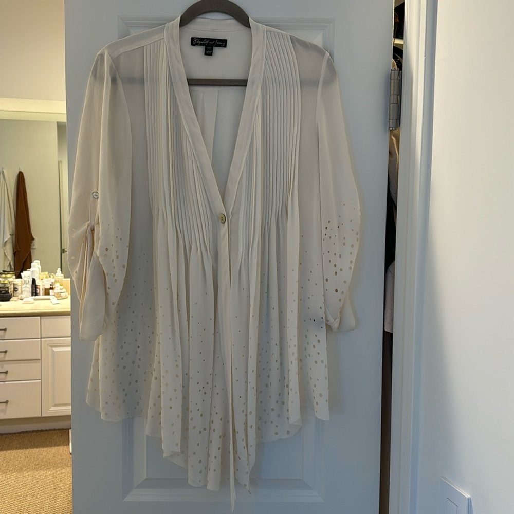 Elizabeth and James Pleated One Button Closure Top